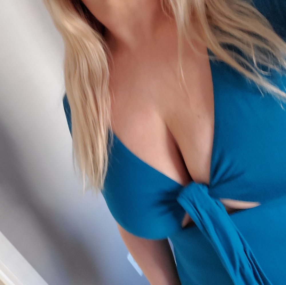 Dress - Picture 3 of 4